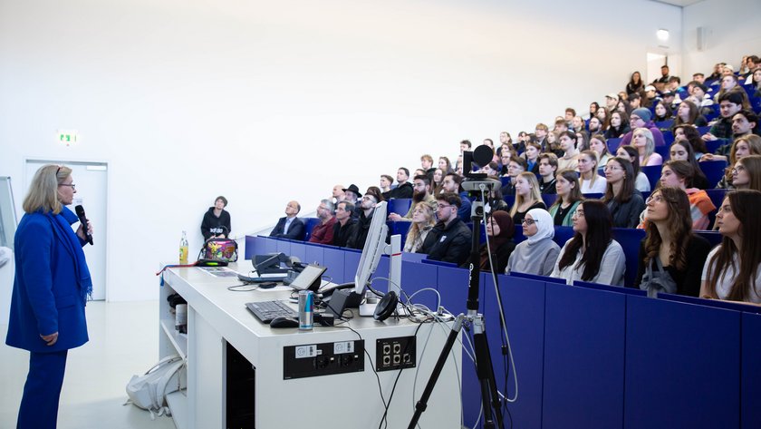 More than 500 new students were greeted in the large lecture hall and welcomed to HNU. (opens enlarged image)