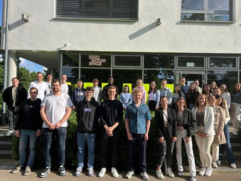 (opens enlarged image) The workshop participants in front of the HNU Innovation Space (opens enlarged image)