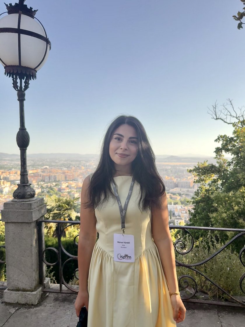 Portrait von HNU-Alumna Merve Yürekli