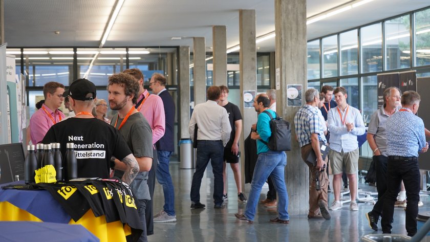 People at the Ulm University of Technology. (opens enlarged image)
