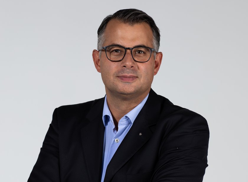 (öffnet Vergrößerung des Bildes) Portrait von Professor Doktor Daniel Schallmo für ein Interview mit der Südwestpresse (öffnet Vergrößerung des Bildes)
