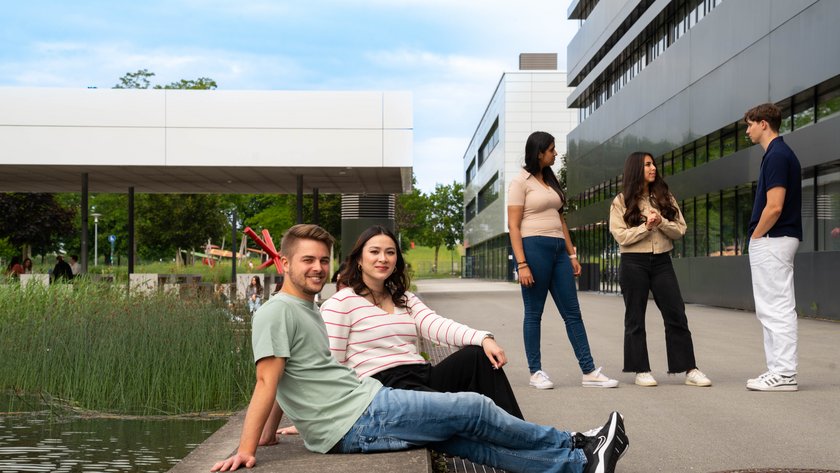 Studenten auf dem Campus