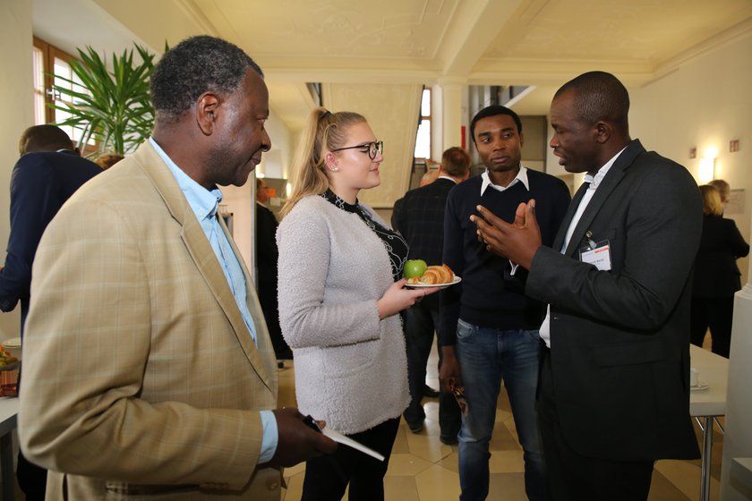 Networking der Teilnehmer beim Afrika-Tag 2020