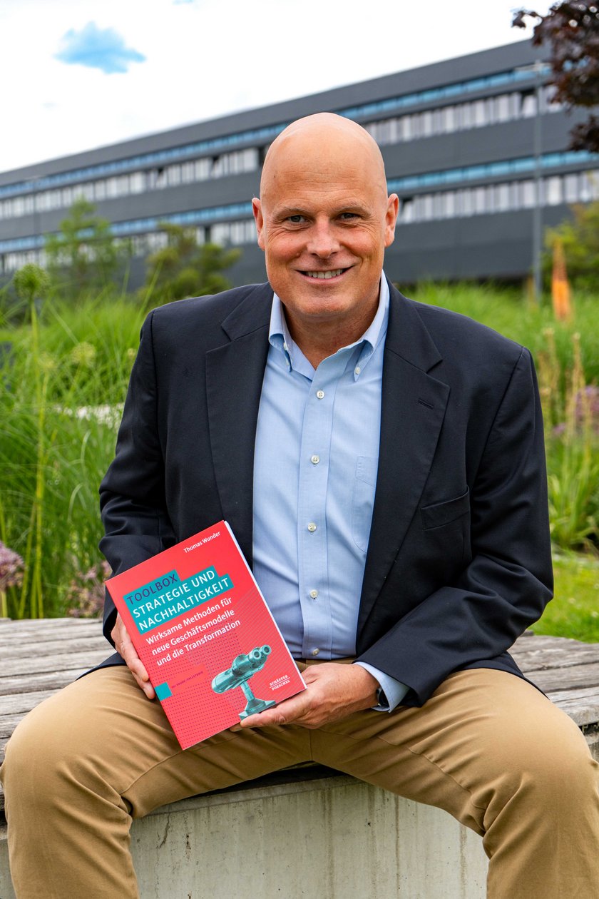 (opens enlarged image) Prof. Dr. Thomas Wunder (opens enlarged image)