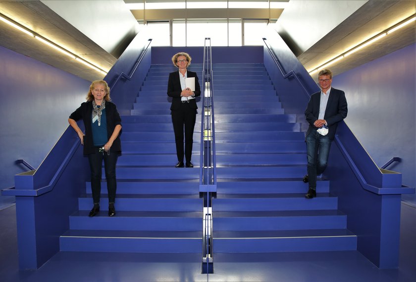 (From left to right): Prof. Dr. Uta M. Feser, President of the Neu-Ulm University of Applied Sciences, Antje Esser, Deputy Mayor of Neu-Ulm, Bernd Sibler, Bavarian Minister of State for Science and the Arts.  (opens enlarged image)