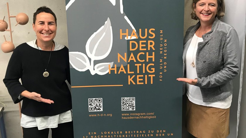 Ute Brischar (links) und Ivanka Burger von InnoSÜD. (öffnet Vergrößerung des Bildes)